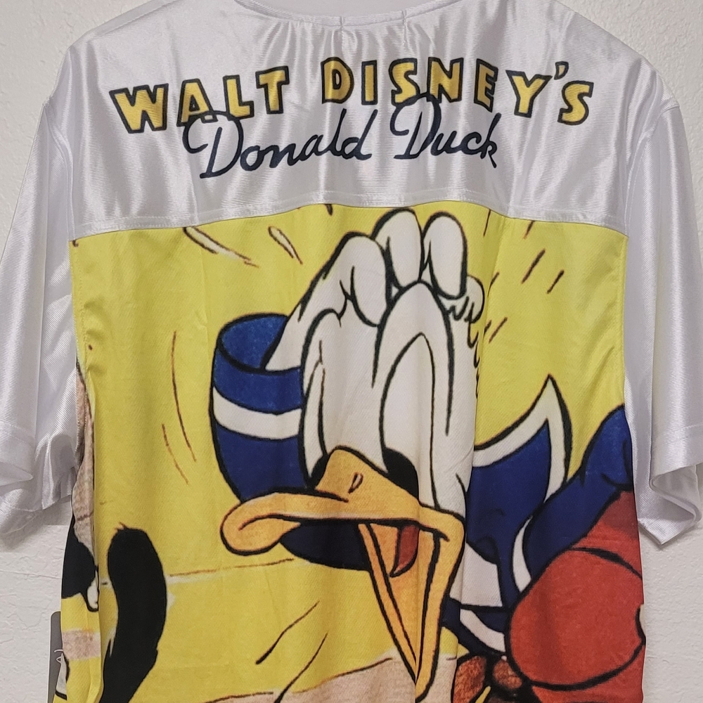 Disney Donald Duck Graphic T-Shirt Size M NWT